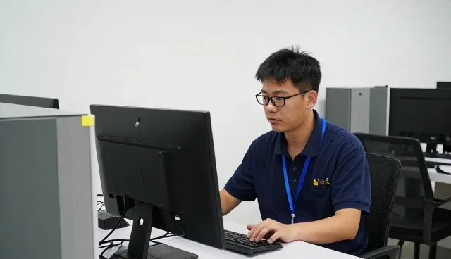 云服务平台满足不同客户的多样需求